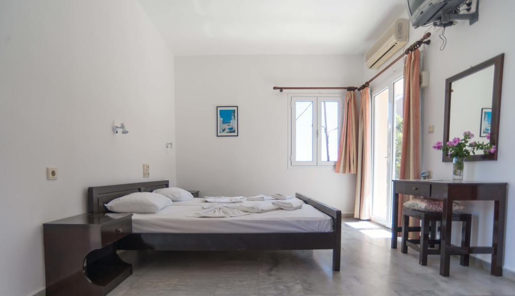 Belvedere Agia Marina Esterno foto